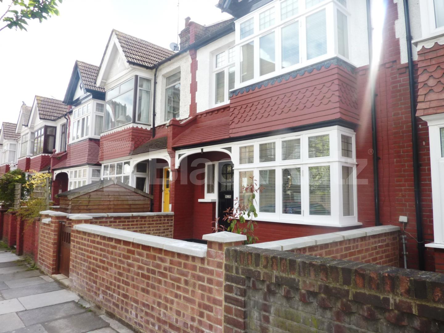 			NEW INSTRUCTION!, 4 Bedroom, 1 bath, 1 reception Flat			 Biddestone Road, HOLLOWAY
